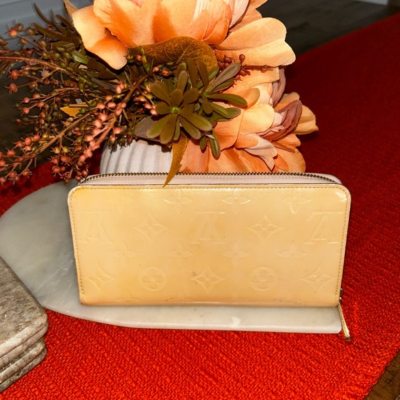 SOLD^^ Louis Vuitton vernis zippy wallet✨ - Picture 1 of 6